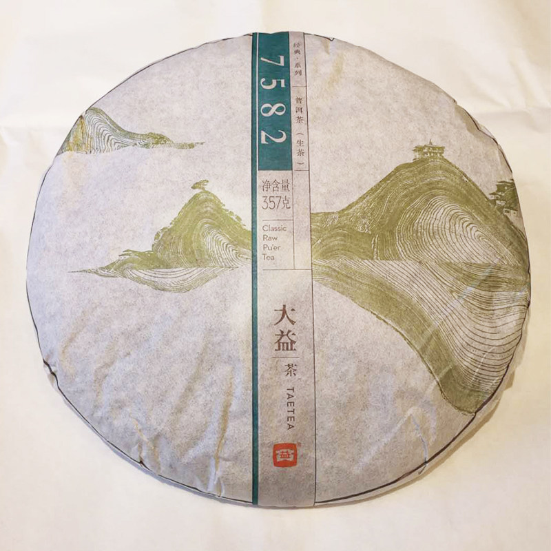 大益普洱茶茶饼1401批7582二代357g茶叶普洱