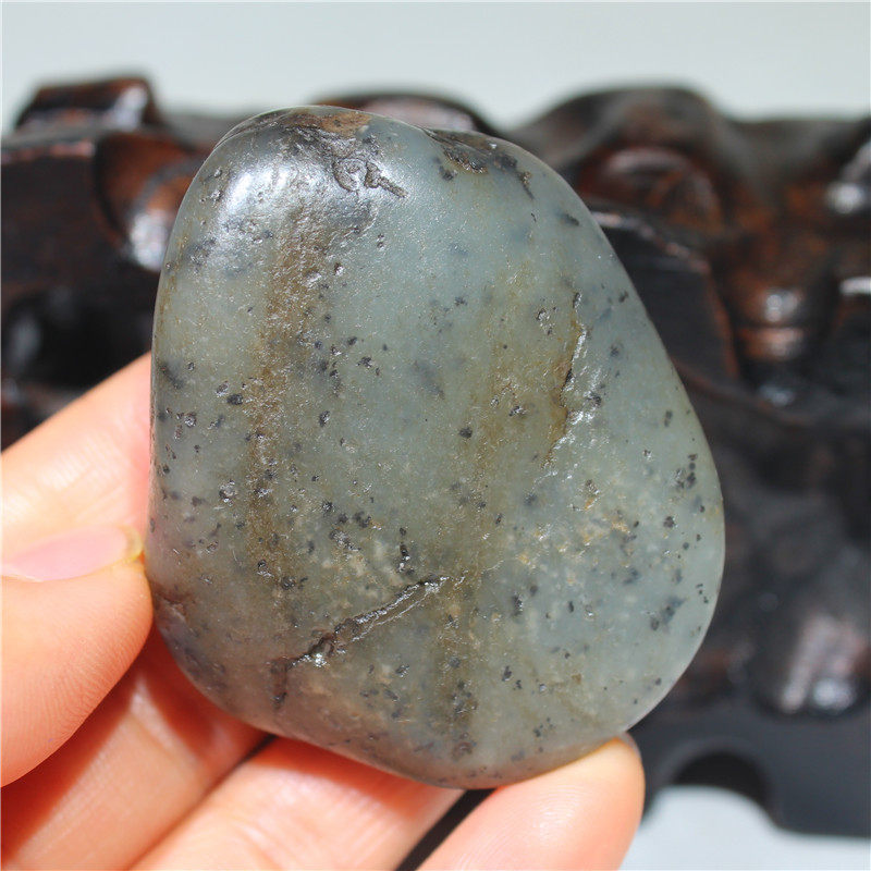 80克新疆和田青花玉籽料原石芝麻麻点独籽真皮珠宝奇石