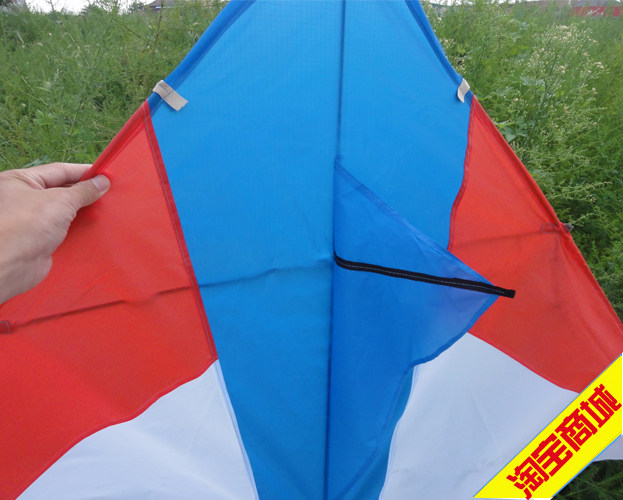 风筝潍坊风筝普通格子布2米红白蓝三角风筝实惠易飞潍坊风筝