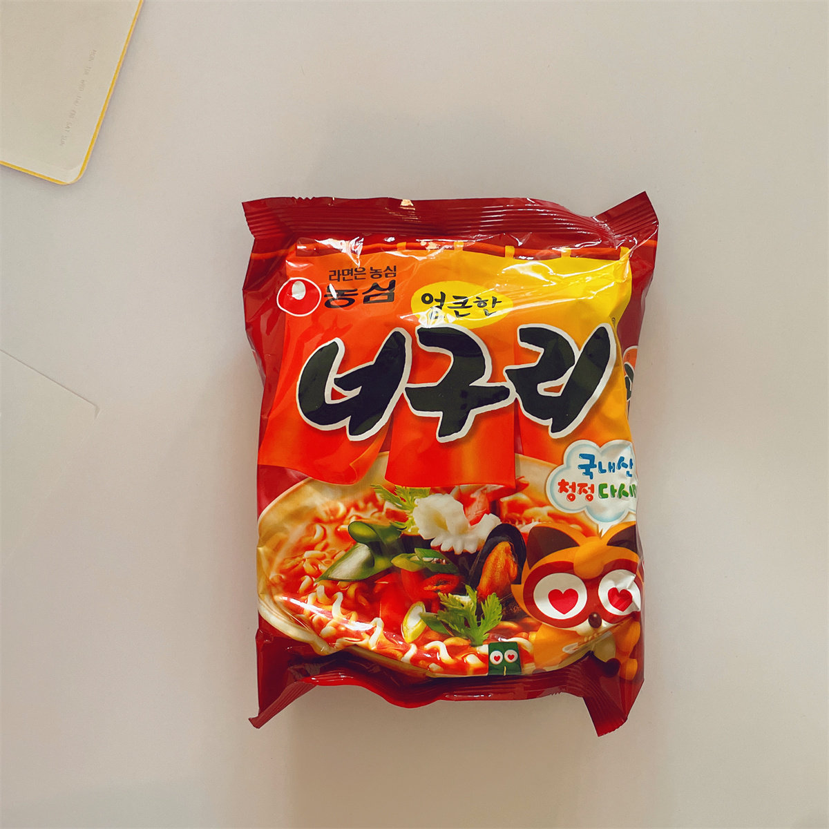 浣熊乌冬韩国进口泡面方便面速食海鲜红色香辣冲泡方便面