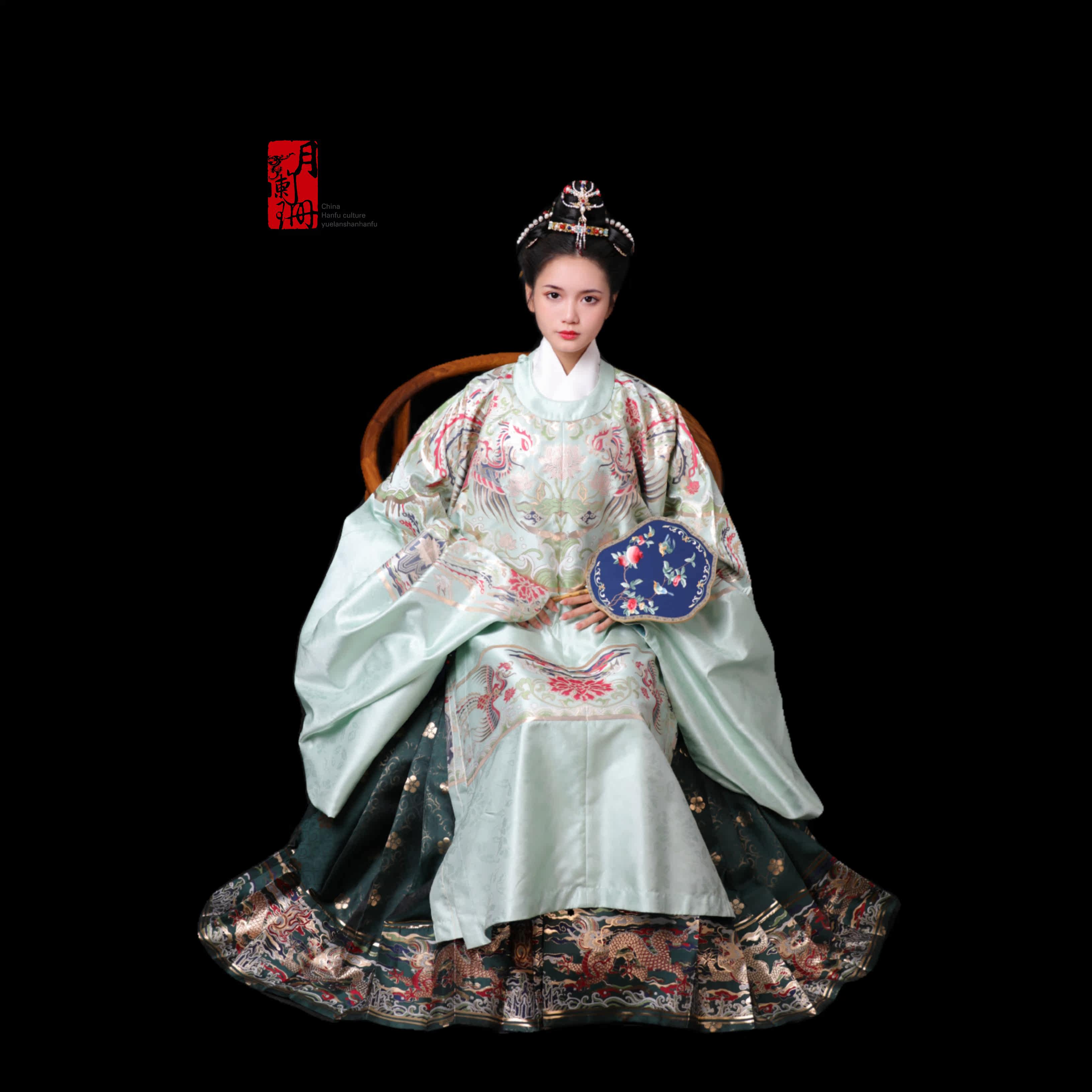 襕马传统原款复原明制面裙织金妆花宝地龙纹金汉服