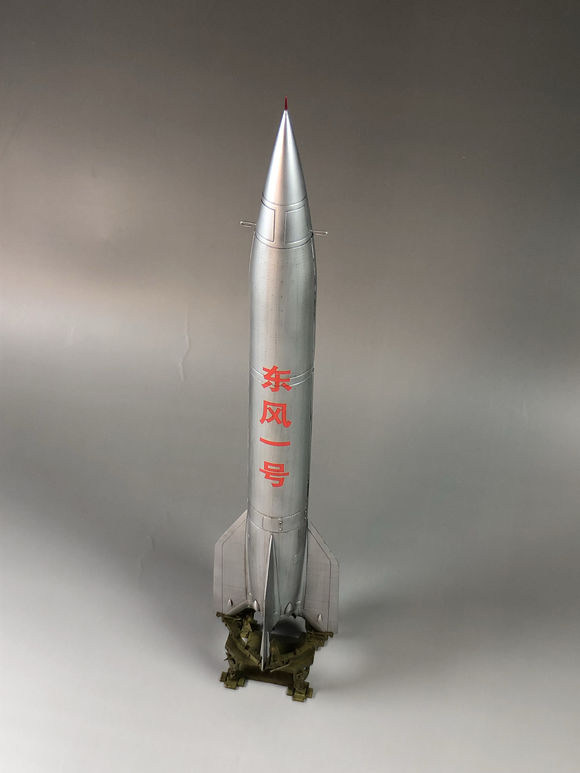 bronco威骏gb7011中国东风一号地地导弹拼装模型坦克