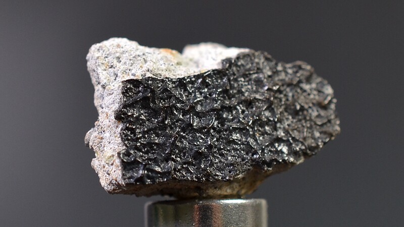 圣石新鲜神星howardite球粒陨石玻璃质融壳hed星星摆件