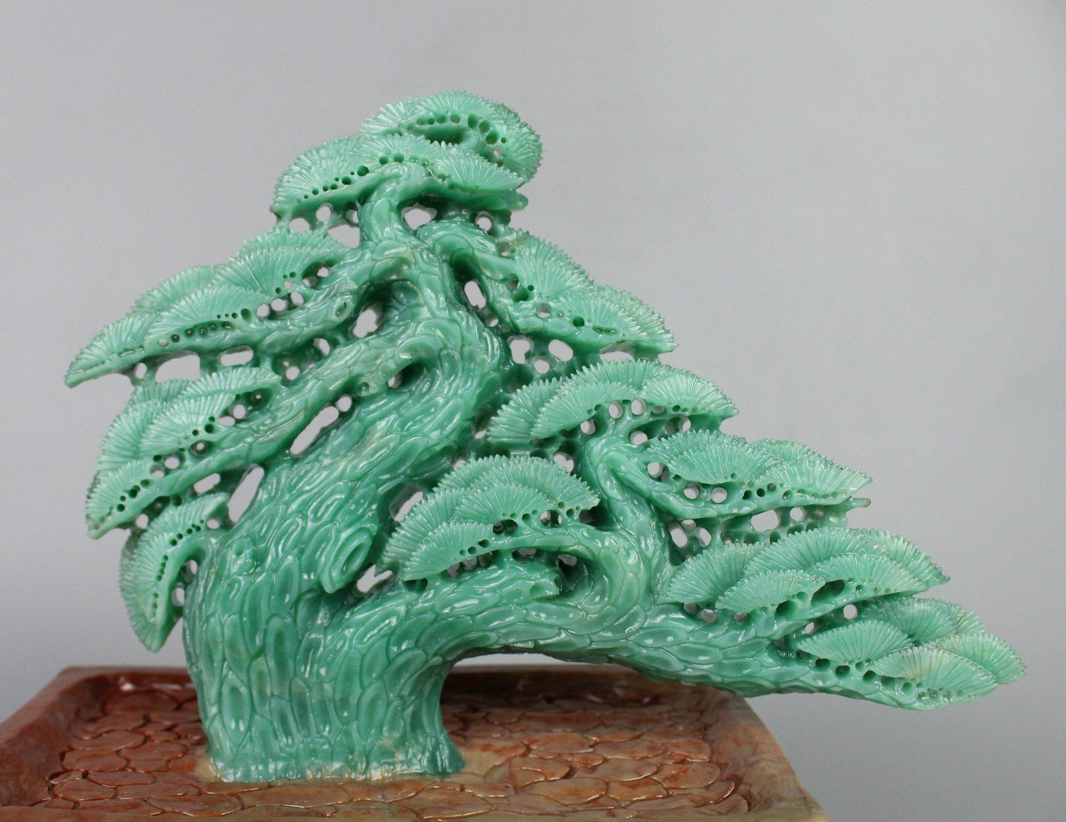 迎客松田石雕刻植物摆件广东翡翠翠绿手工非遗石雕