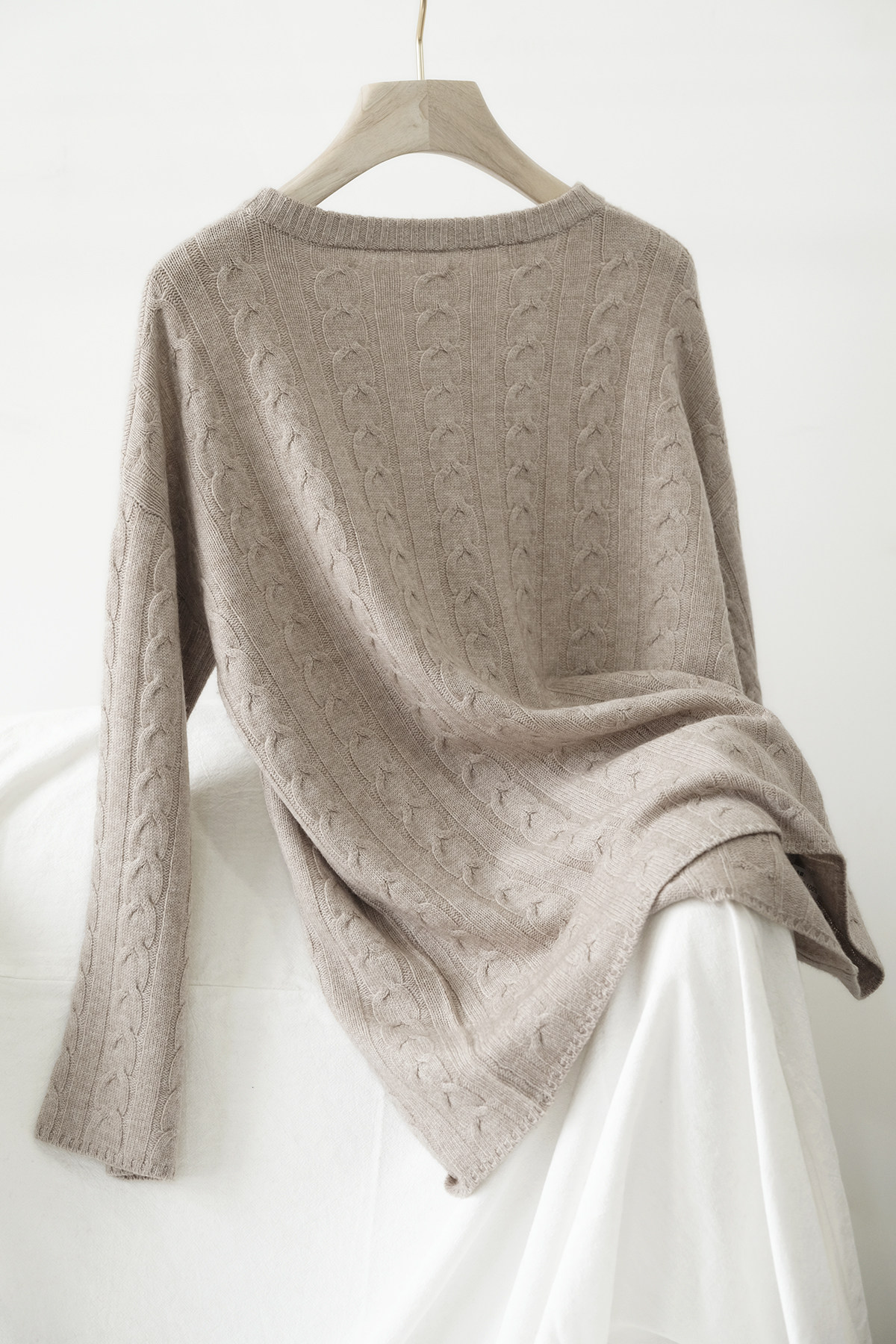 apcshop春季新款2021女士针织纯色绞花套头毛衣毛针织衫