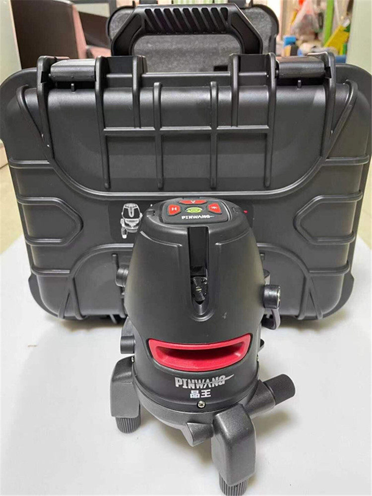 品王大头黑色高精度强光细线蓝光线大电池按钮水平仪