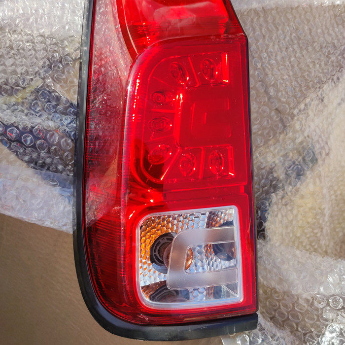 众泰尾灯适配t200总成刹车车灯转向灯大灯防追防追尾灯