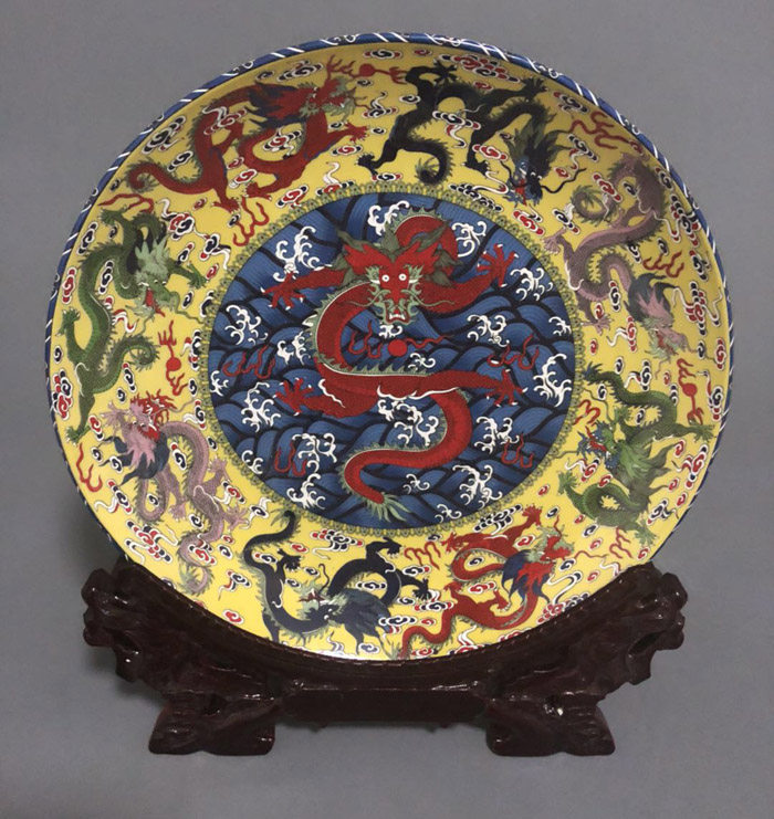 乾隆粉彩九龙陶瓷盘子家居装饰酒柜客厅摆件景德镇摆件