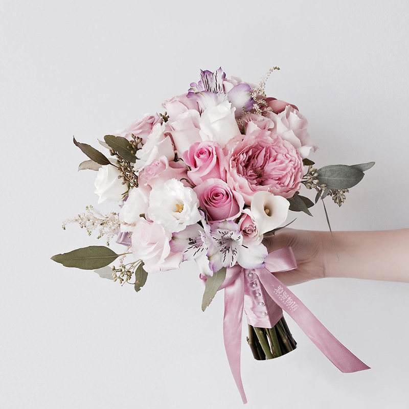 韩式森系手捧新娘结婚鲜花花束影楼婚纱摄影长春鲜花速递同城