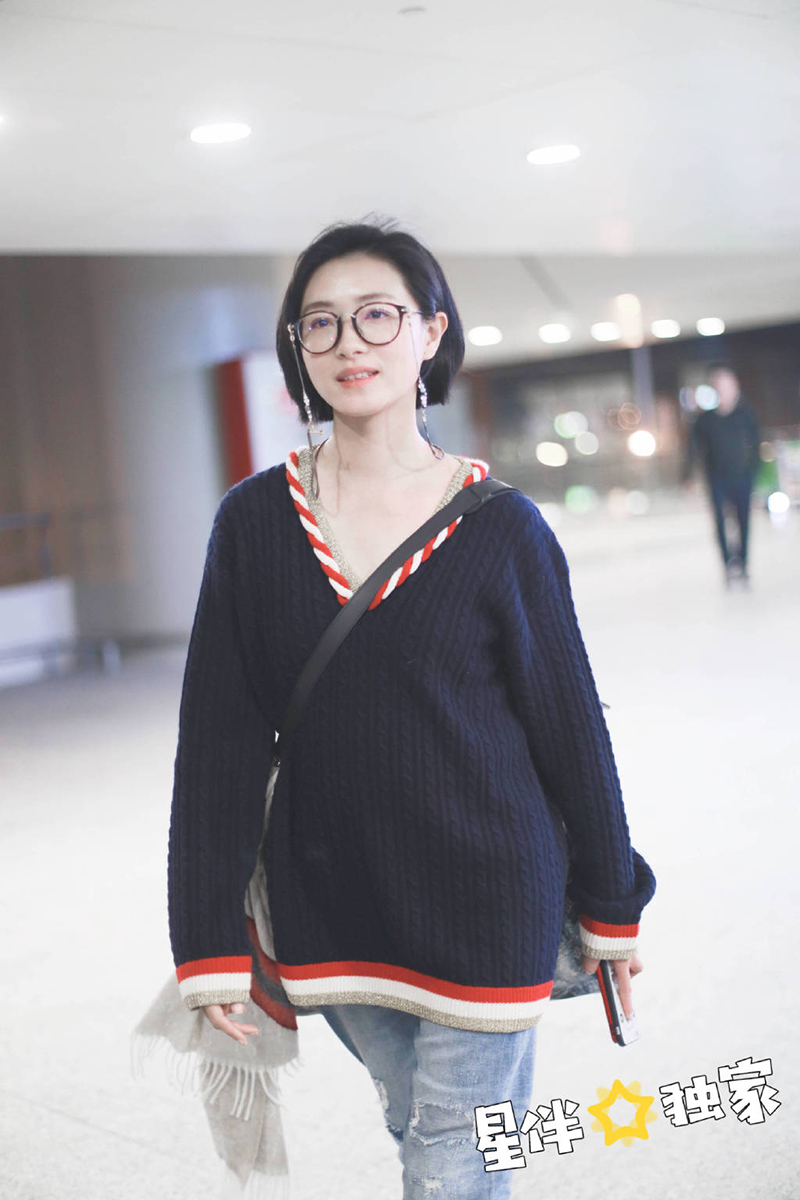 明星万茜机场同款v领长袖针织衫2020秋冬新款韩版宽松套头毛衣女