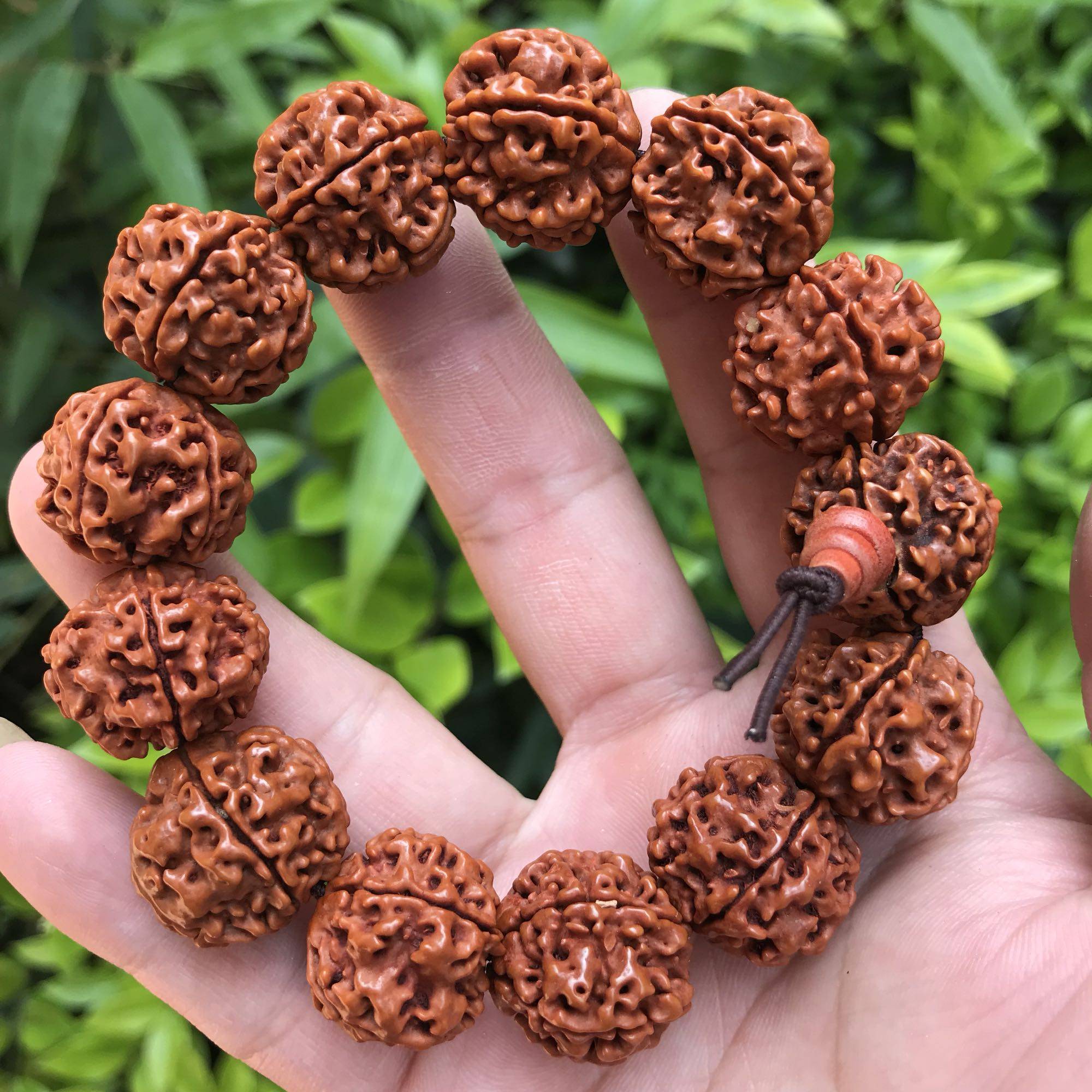 手饰文玩尼泊尔金刚菩提提子佛珠手链机刷包浆金佛珠