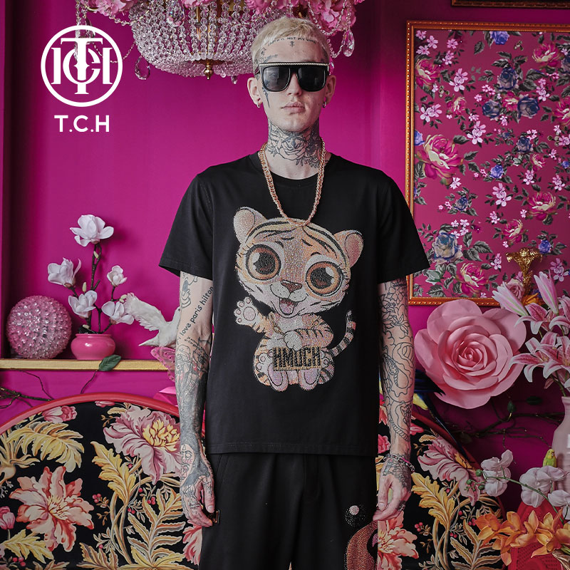 TCH轻奢潮牌卡通老虎字母铆钉烫金钻黑色T恤T66B106012