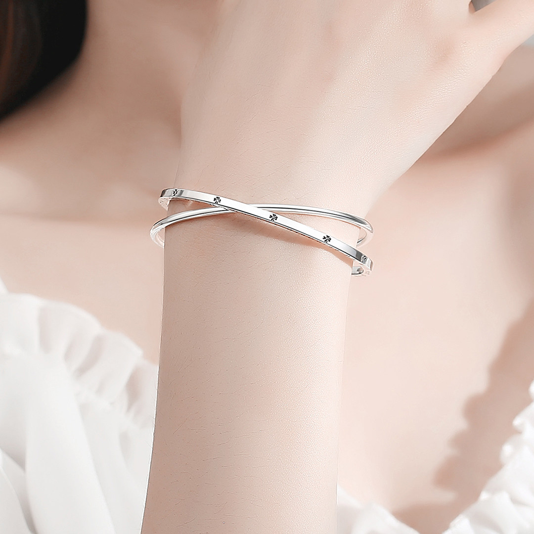 手镯9999纯银年轻时尚情侣女友ins网红四叶草手环手镯