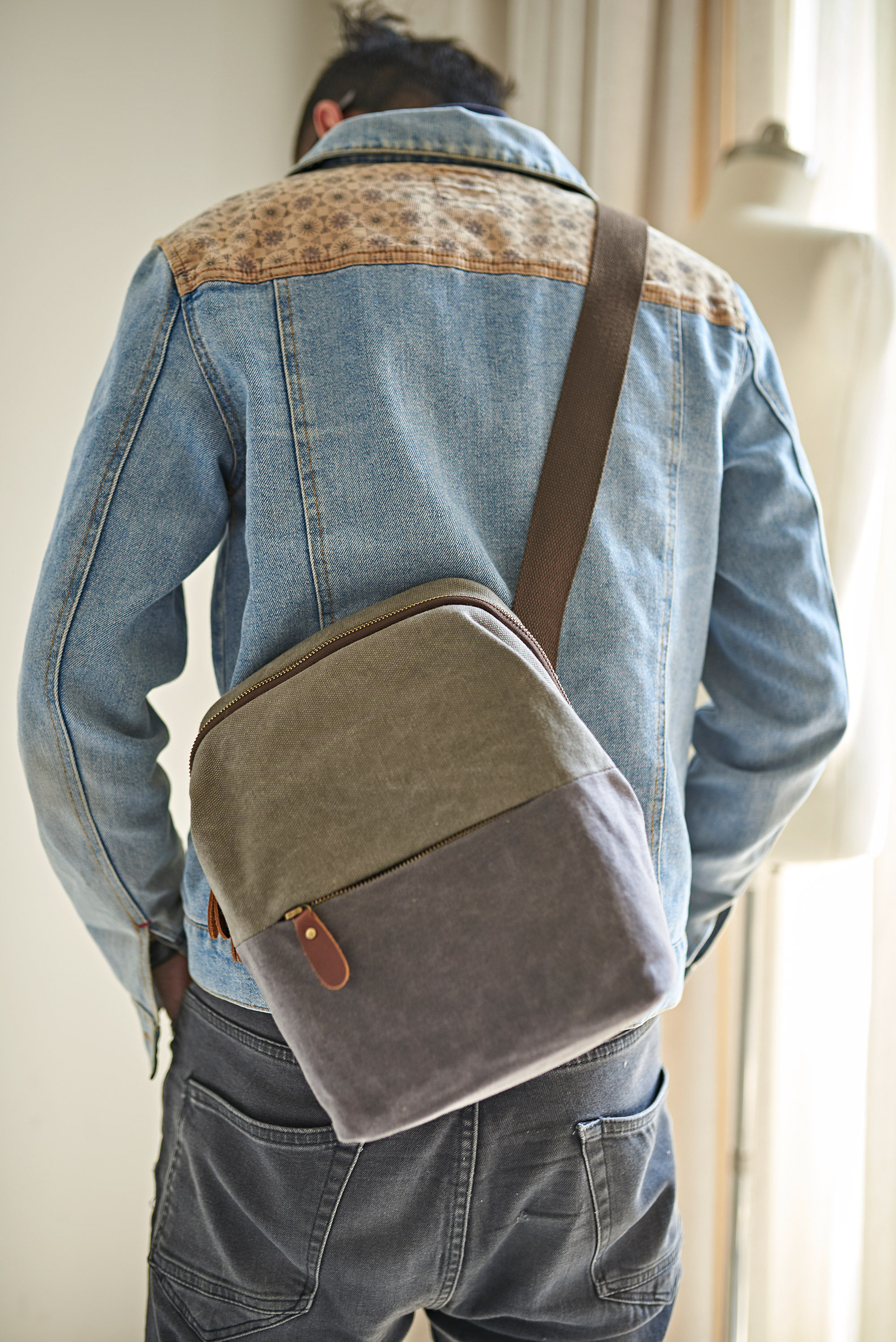 牛xx男士单肩包潮流斜挎包男包户外旅行斜包男帆布背包休闲小挎包