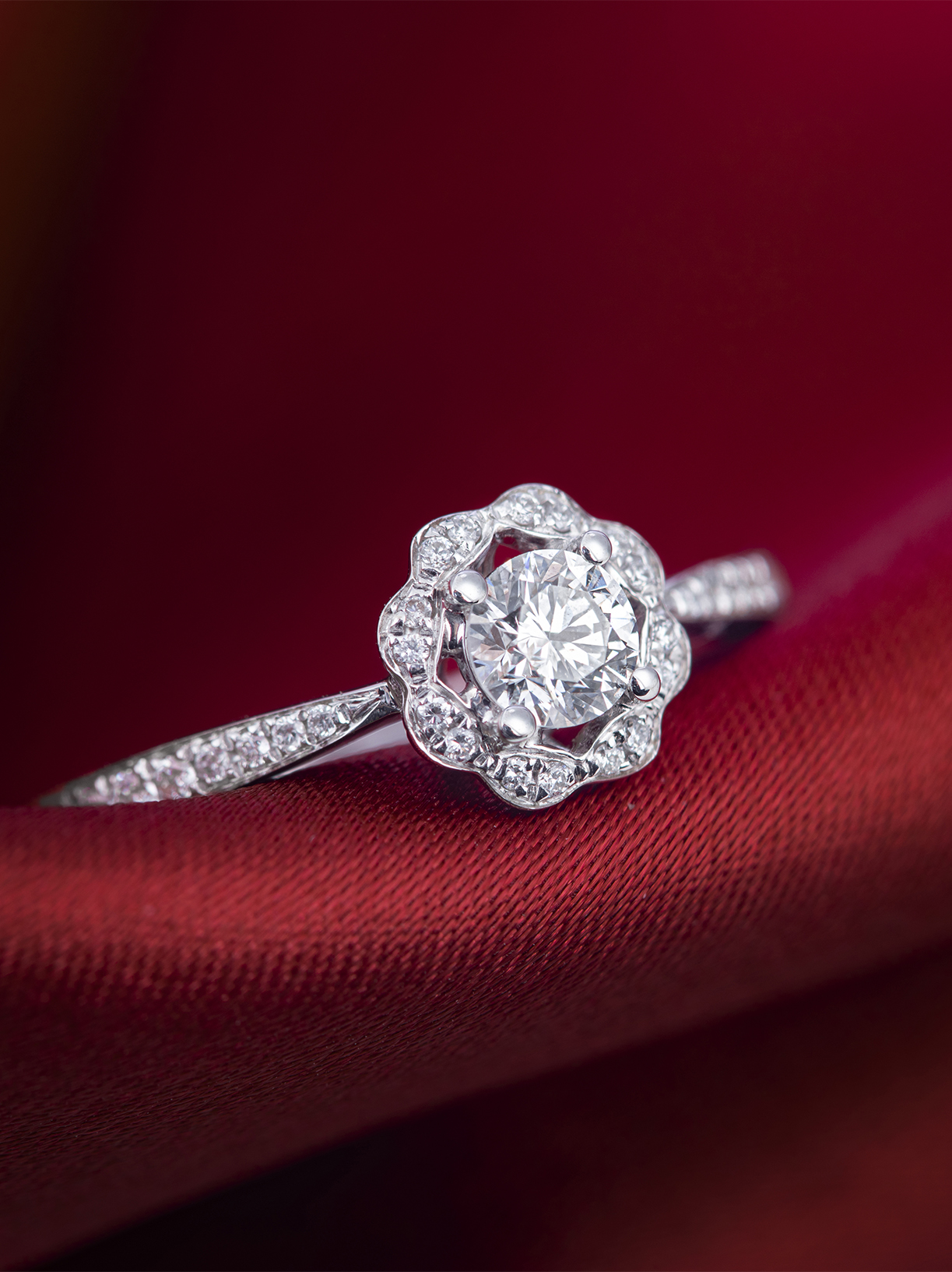 一克拉钻戒女真钻18k白金群镶定制玫瑰铂金经典四爪30分钻石戒指