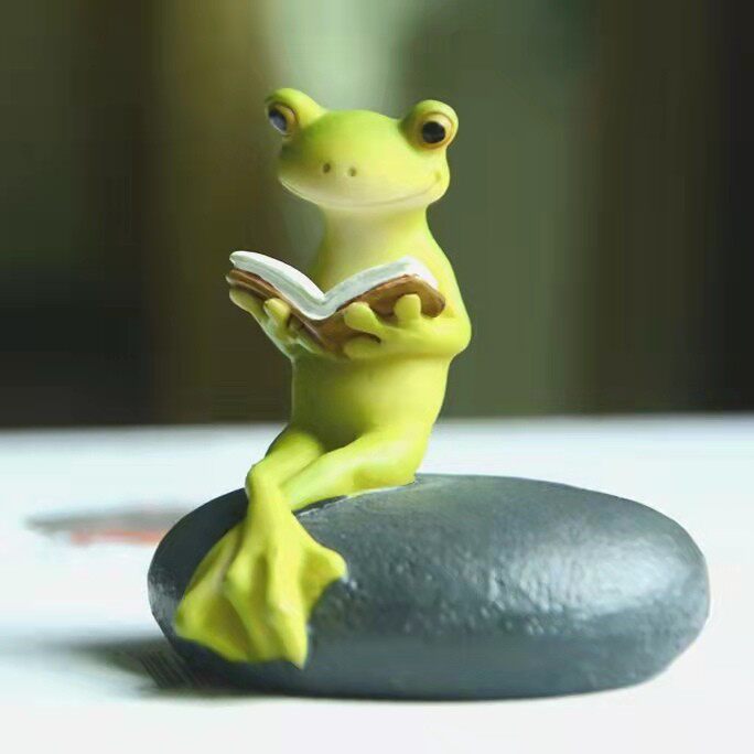 创意车载看书青蛙日系治愈系小摆件景观小可爱摆件