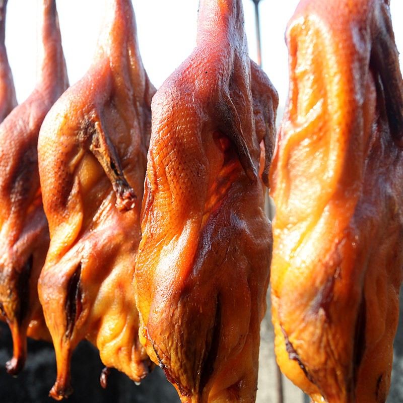 鸭肉腊味鸭子自制田野烟熏农家特产湖南腊鸭腌肉
