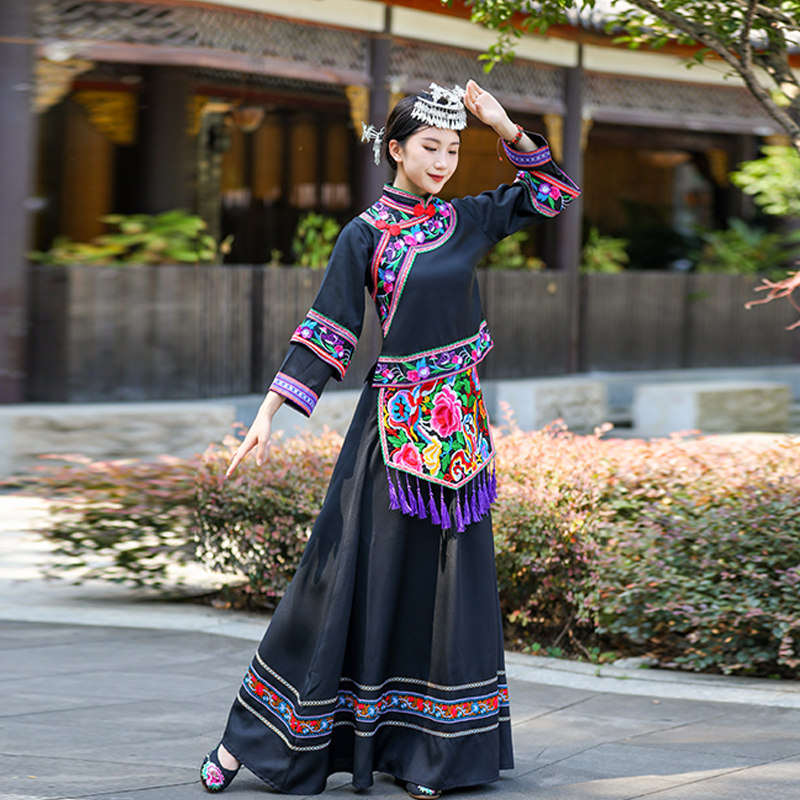 新款刺绣少数民族服装贵州苗族苗寨衣服湘西土家族民族服装