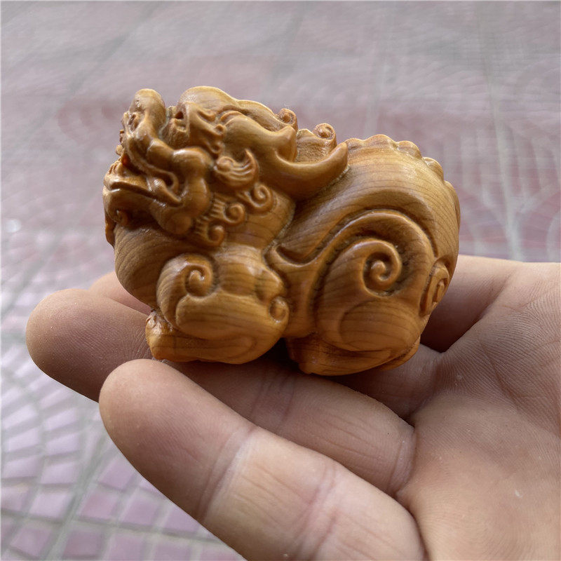 崖柏木雕龙生九子獬豸神兽摆件实木木质客厅招财木雕