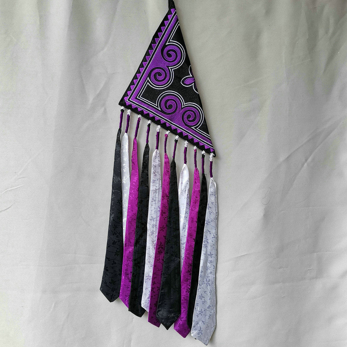 彝族凉山女士三角手工艺品民族手绣服饰配件配饰腰包刺绣