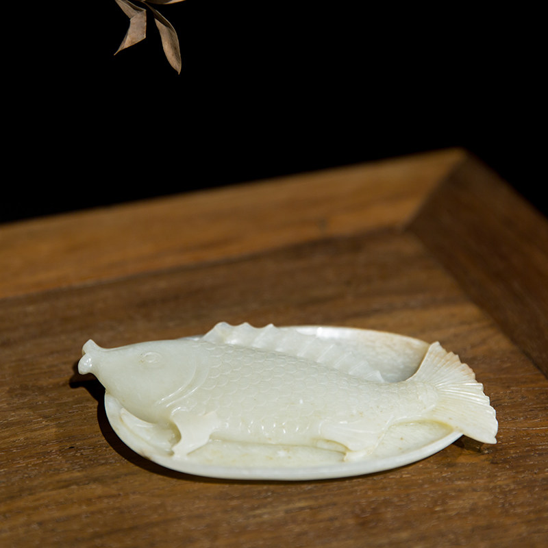 售出清代玉雕卧鱼文玩古董收藏书房桌面摆件摆件