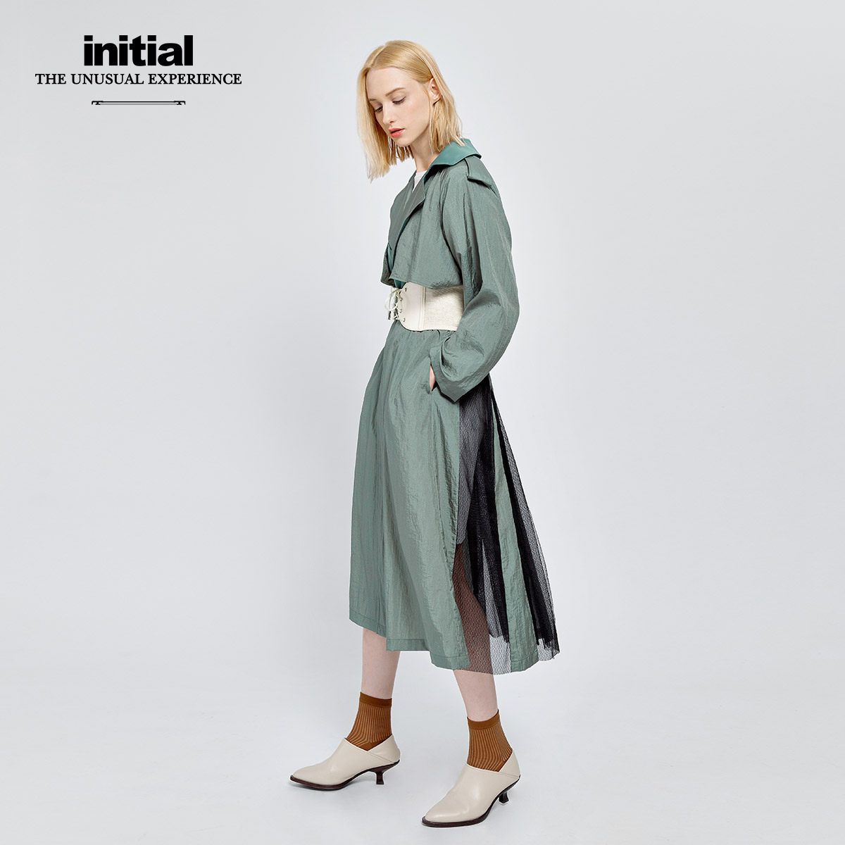 initial2020春夏褶皱拼纱风衣简约层次感中长外套女20scofmcxx018