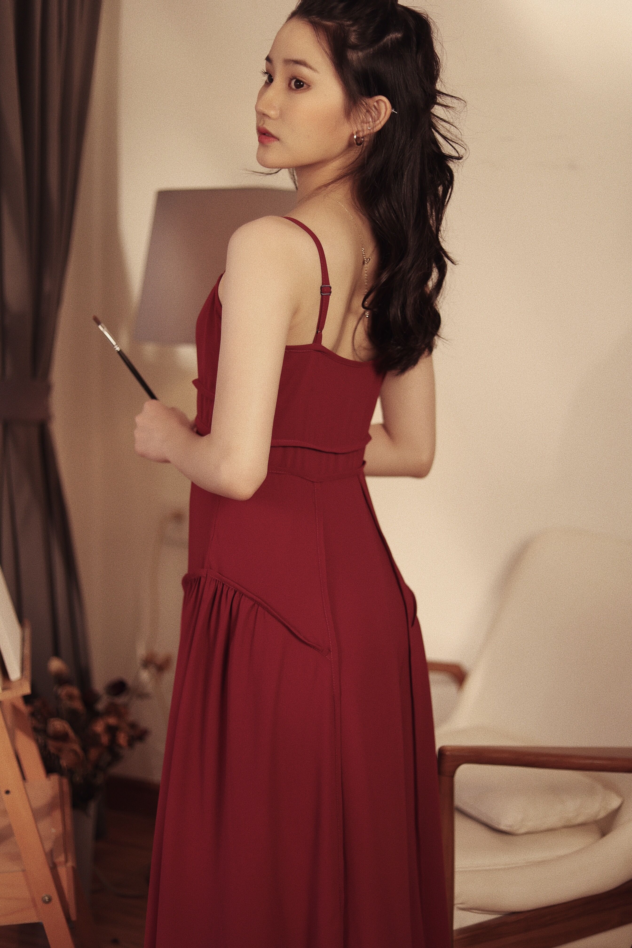 喵吉复古设计感露背收腰渡假裙中长款修身红色吊带连衣裙长裙女夏