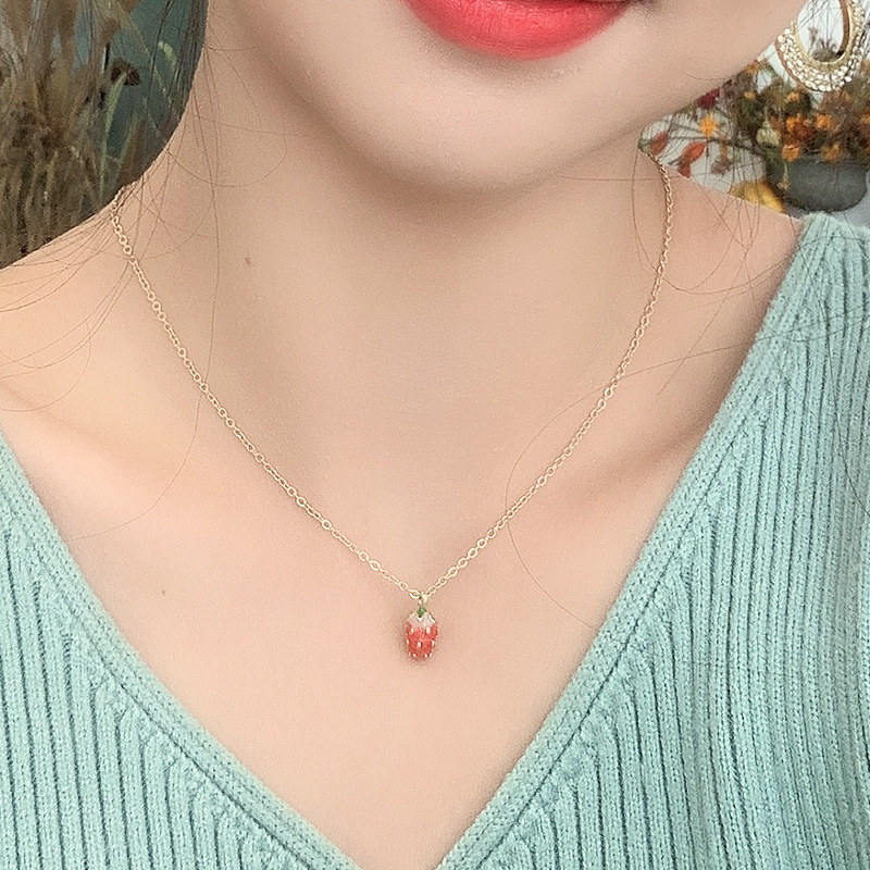 小众设计草莓吊坠项链女韩版简约学生森系网红锁骨链脖子饰品潮