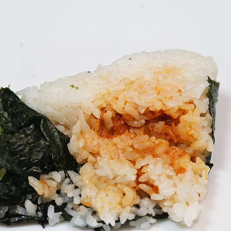 cp正大金枪鱼辣白菜三角脆香饭团100g方便速食微波加热即食早餐冻