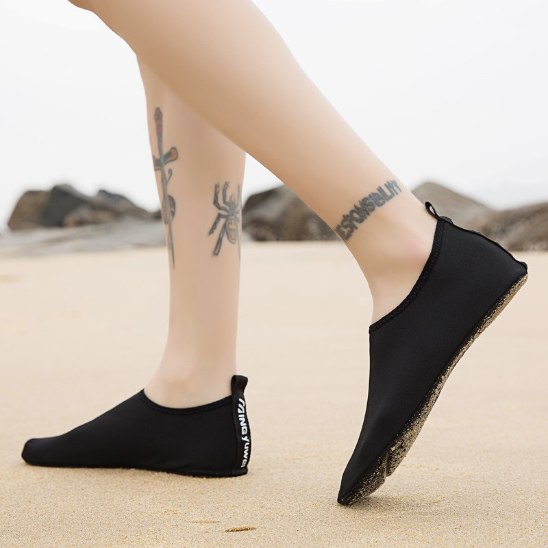 沙滩鞋潮男女潜水浮潜情侣涉水跑步机防滑防割赤足溯溪速干游泳鞋