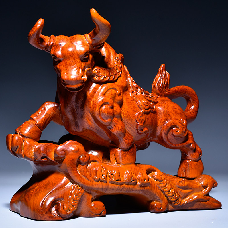 花梨木雕刻牛摆件店铺运势如虹十二生肖木牛办公桌面装