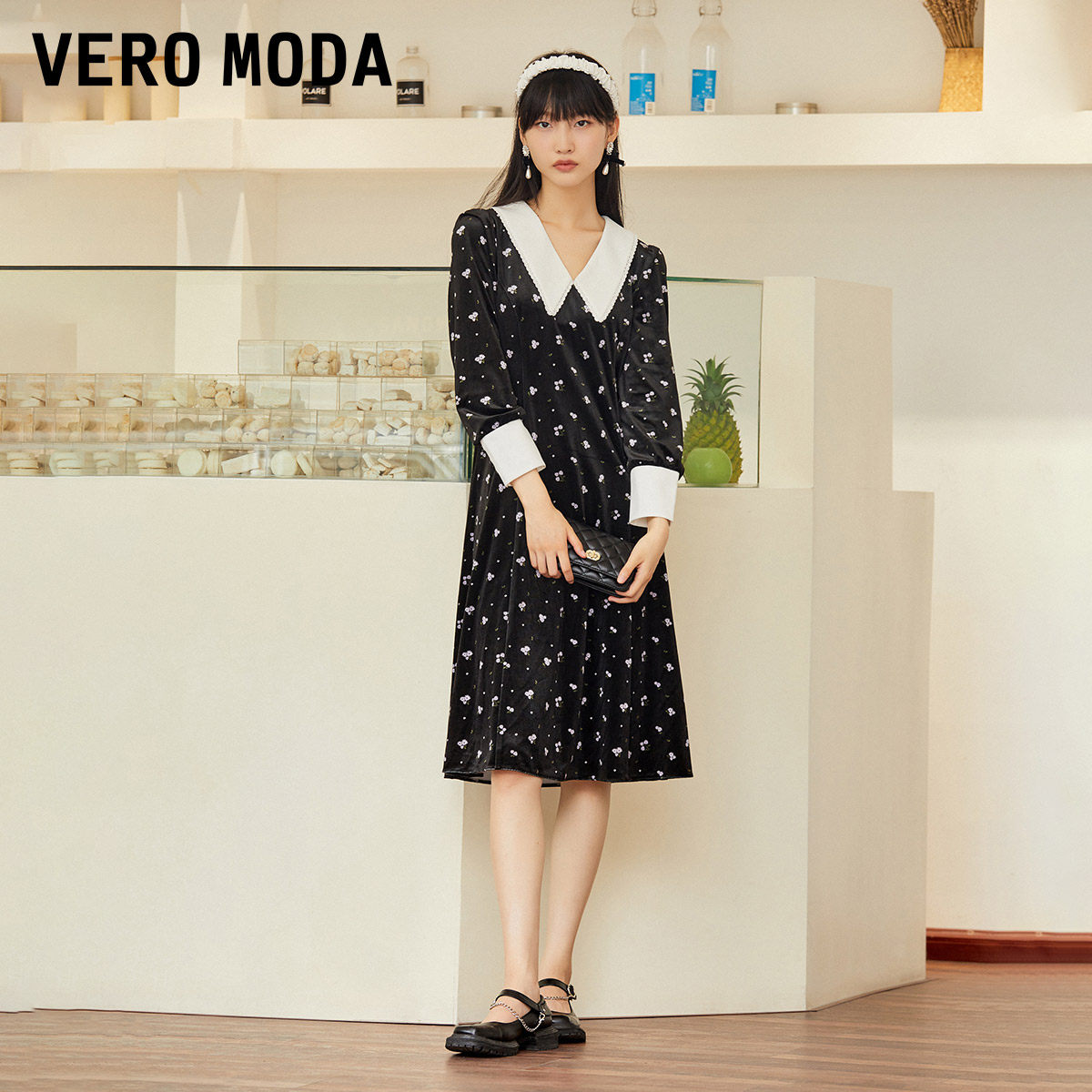 veromoda2021秋季新款丝绒质感碎花少女收腰中长连衣裙