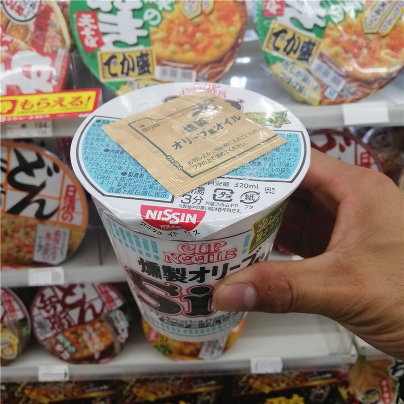 日本日清杯面代购cupnoodle味道开杯乐shio烟熏橄榄方便面