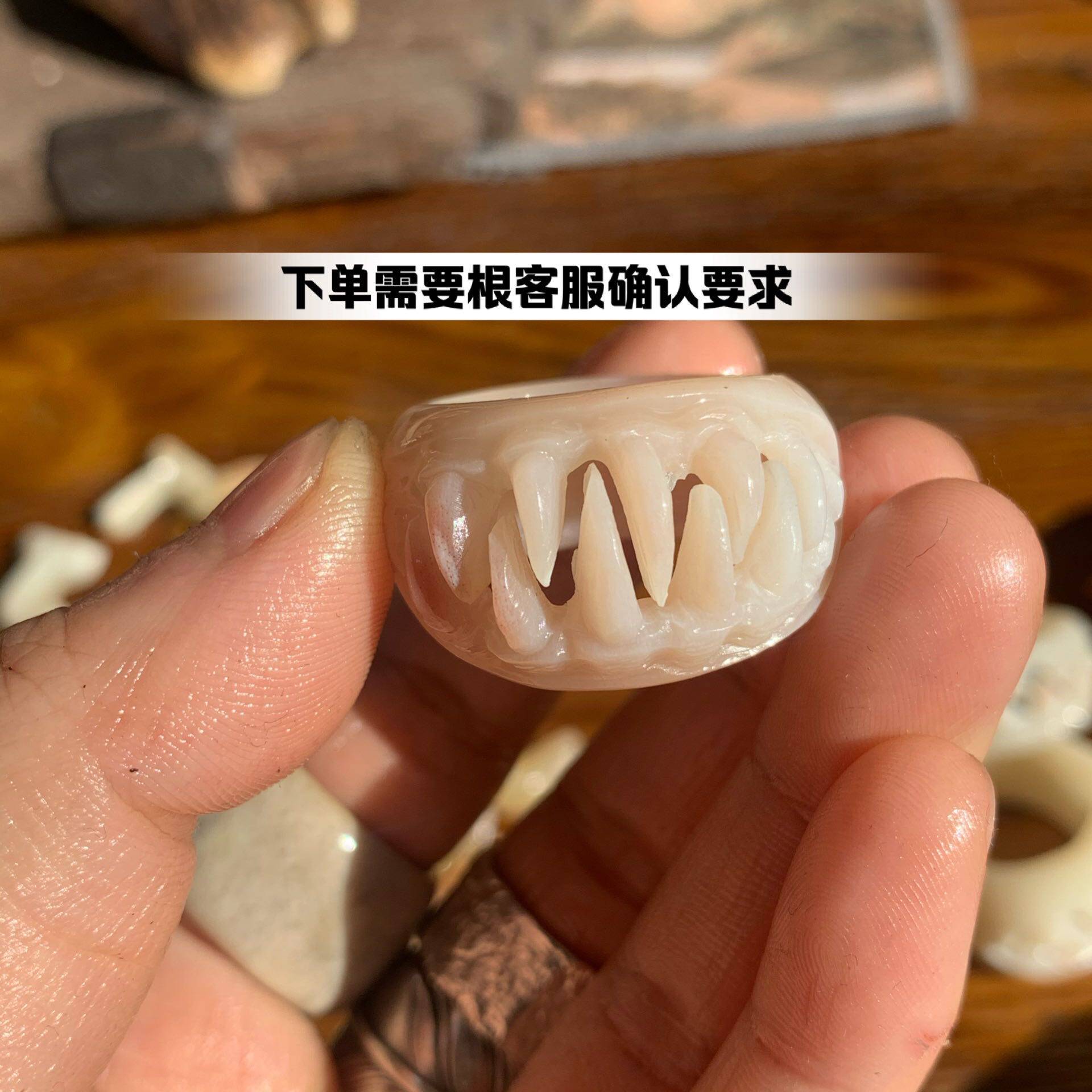 驼骨手工雕刻吞噬戒指可以定制戒指