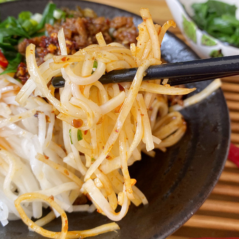 云南特产小吃曲靖蒸饵丝腾冲大理保山新鲜粑粑丝细饵丝速食送调料