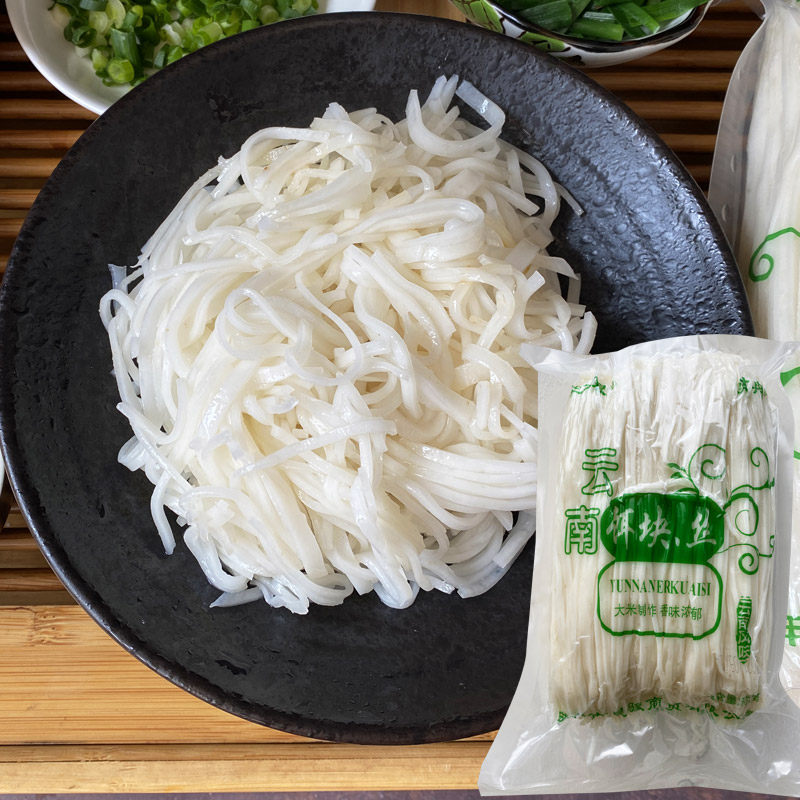 云南特产小吃曲靖蒸饵丝腾冲大理保山新鲜粑粑丝细饵丝速食送调料