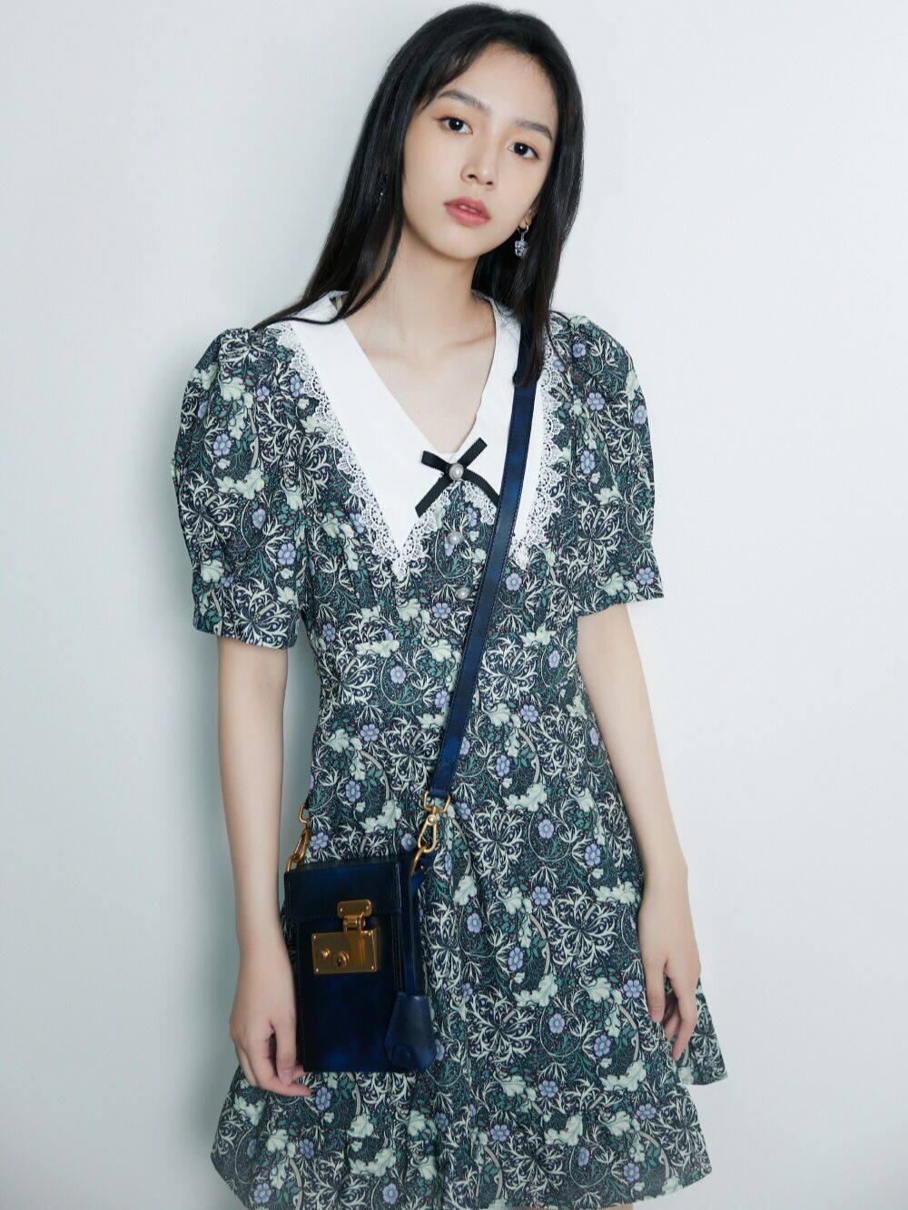 明星同款娃娃连衣裙法式轻熟风碎花茶歇短裙子连衣裙