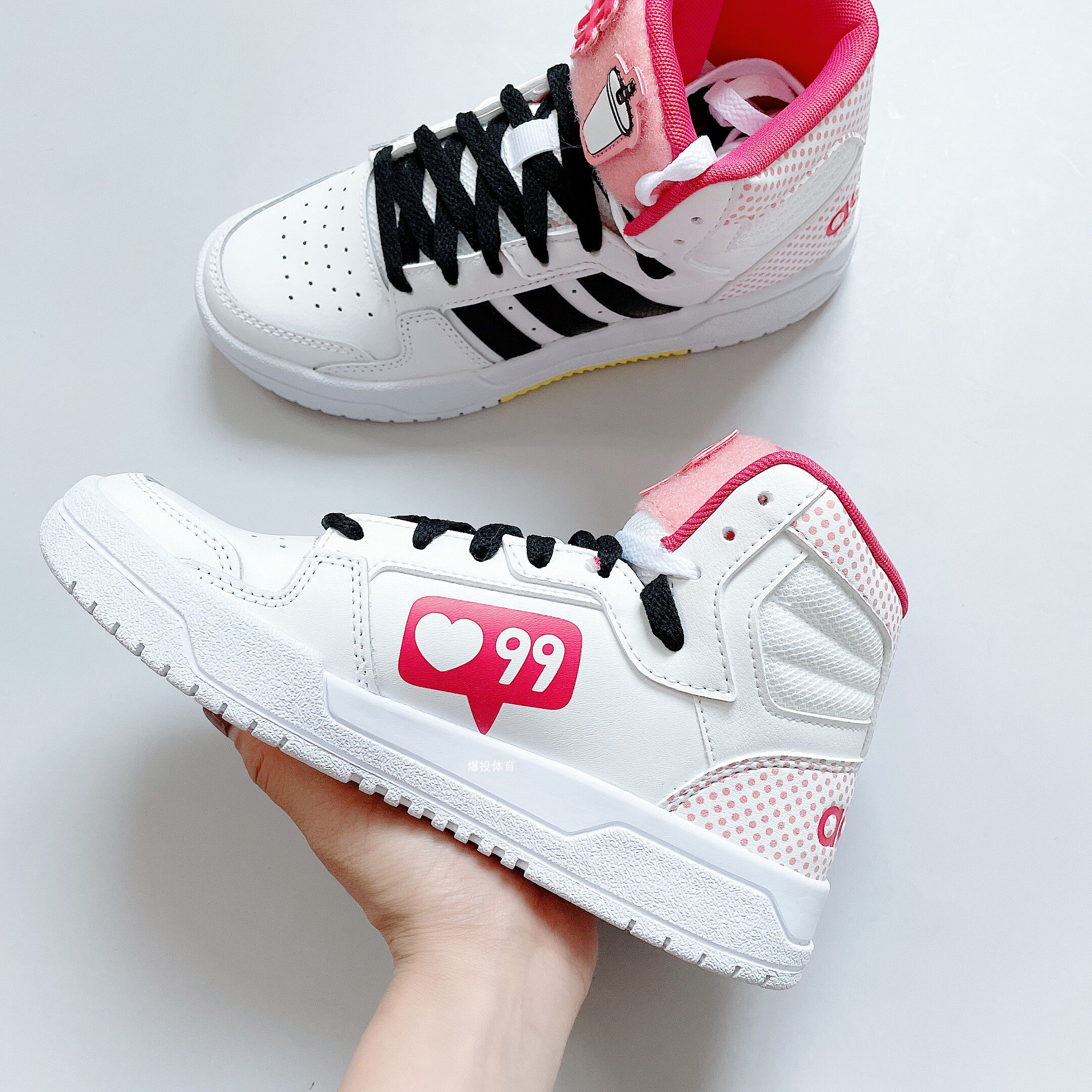 阿迪达斯男女情人节限定爱心运动休闲高帮板fw7024fw7020运动休闲鞋