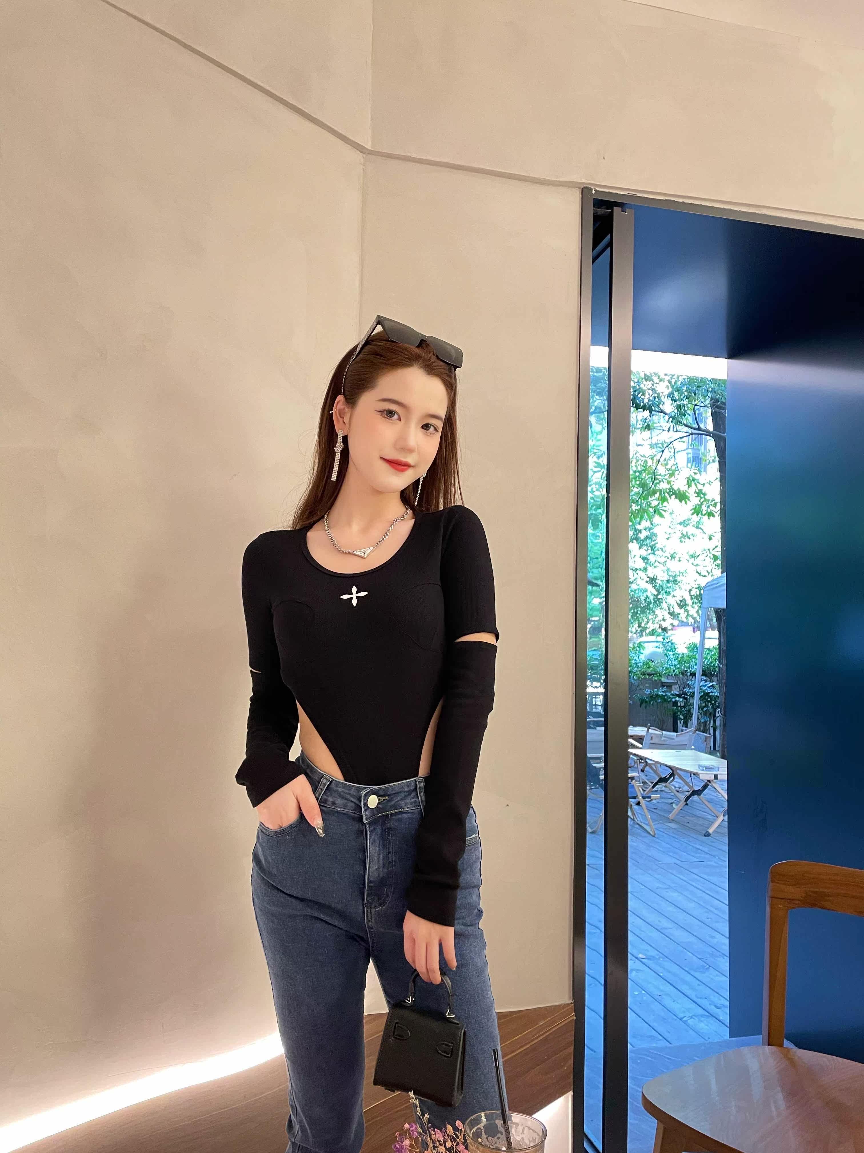 设计感连体上衣女黑色紧身显瘦修身性感镂空短款长袖t恤春秋新款