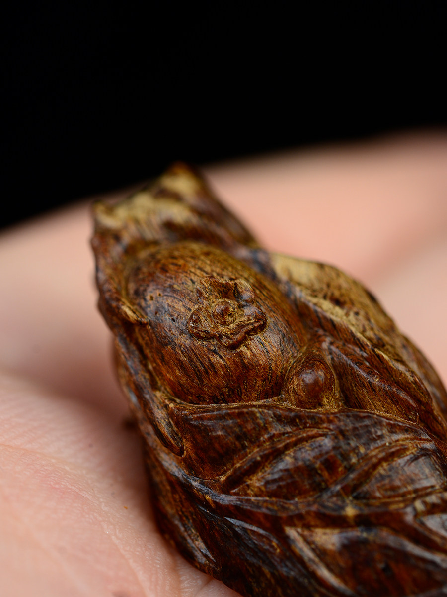 沉香多子多福2.2g达拉干沉水雕件吊坠天然挂件小众木质珠串