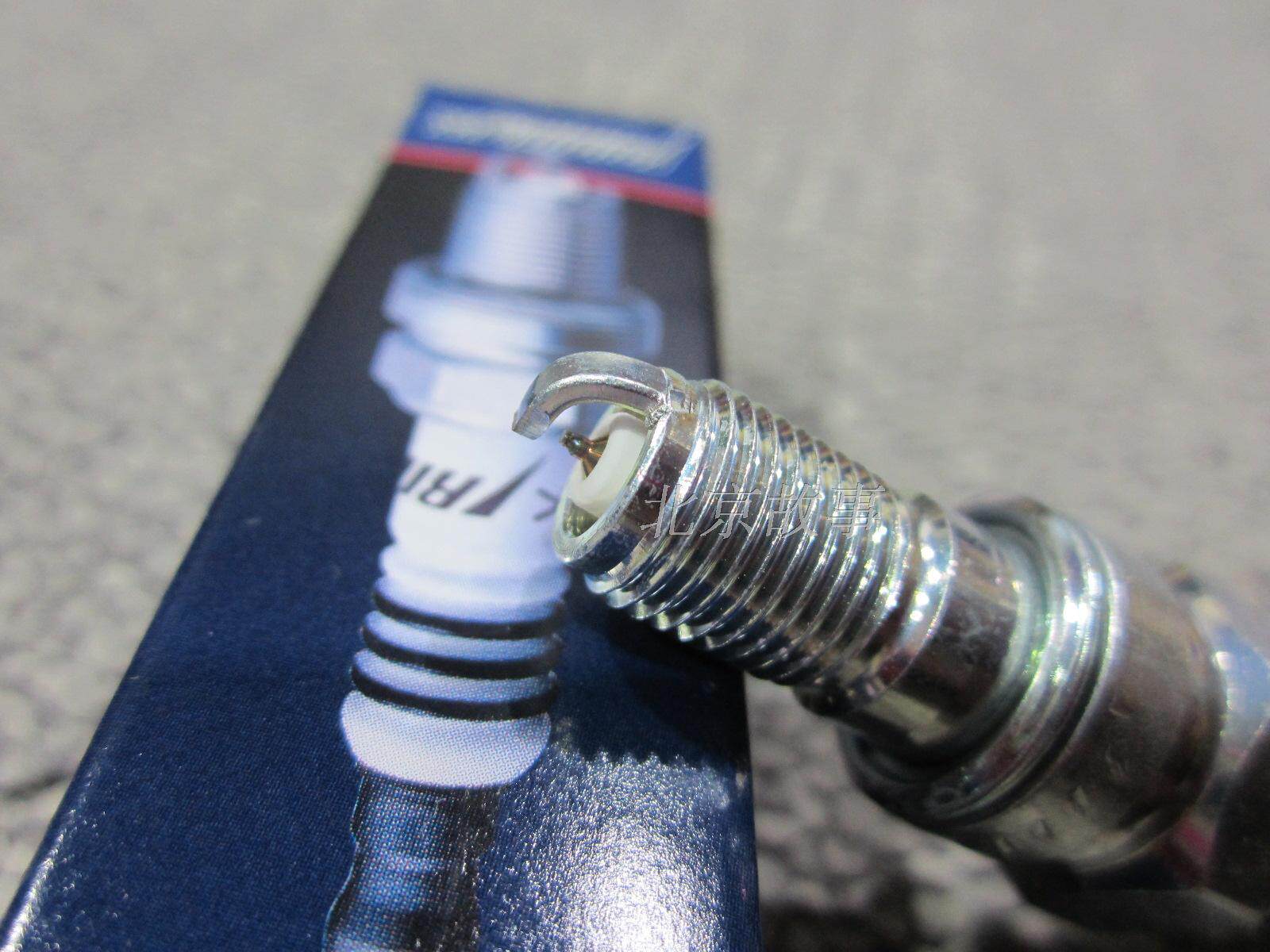 ngk铱金火花塞cr7hixcr8hixcr8eix赛艇银刃裂行巧格摩托车火花塞