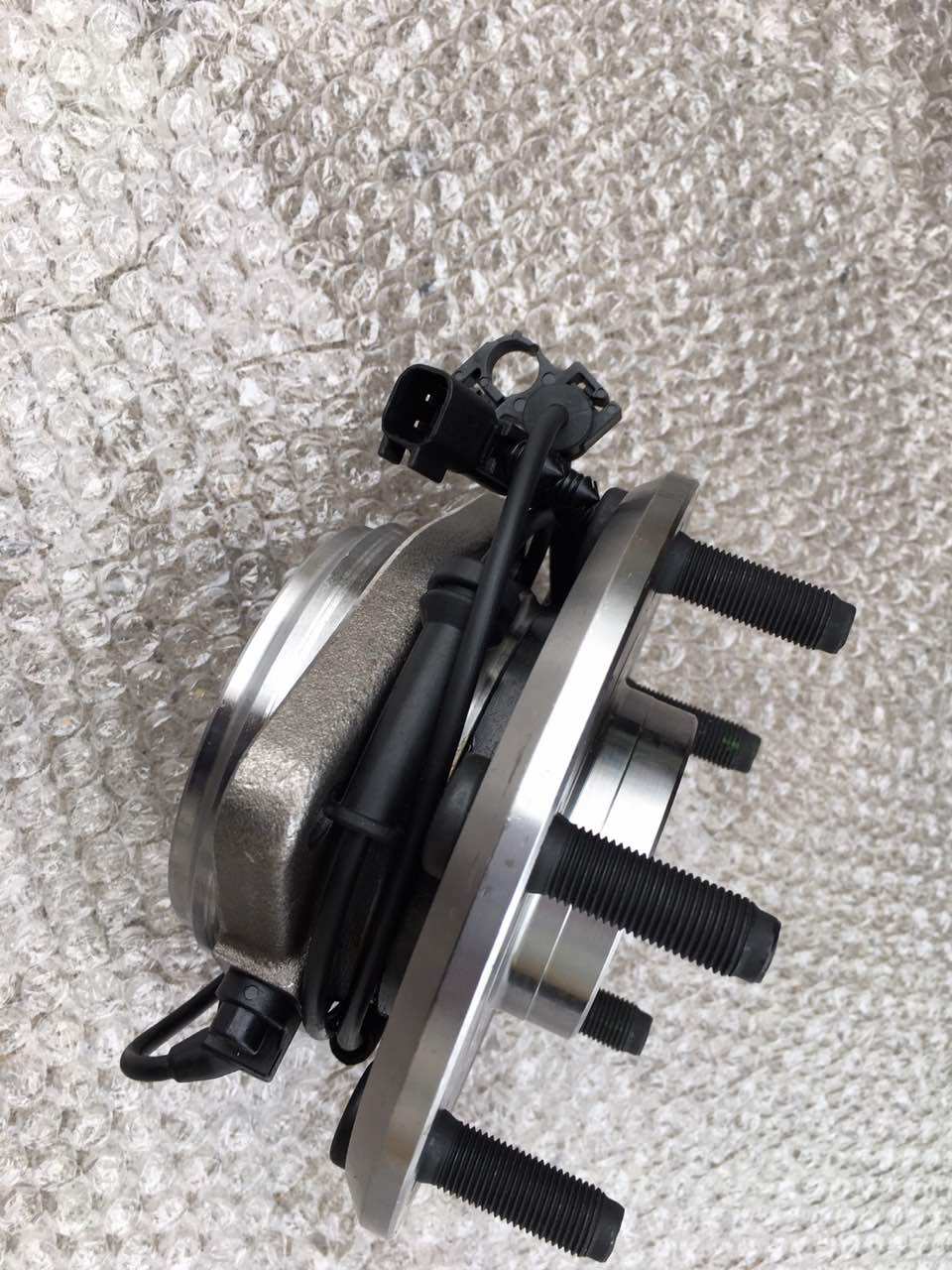 吉普牧马牧马人人前轮轴前轮轴承总成不分左右全车改装套件