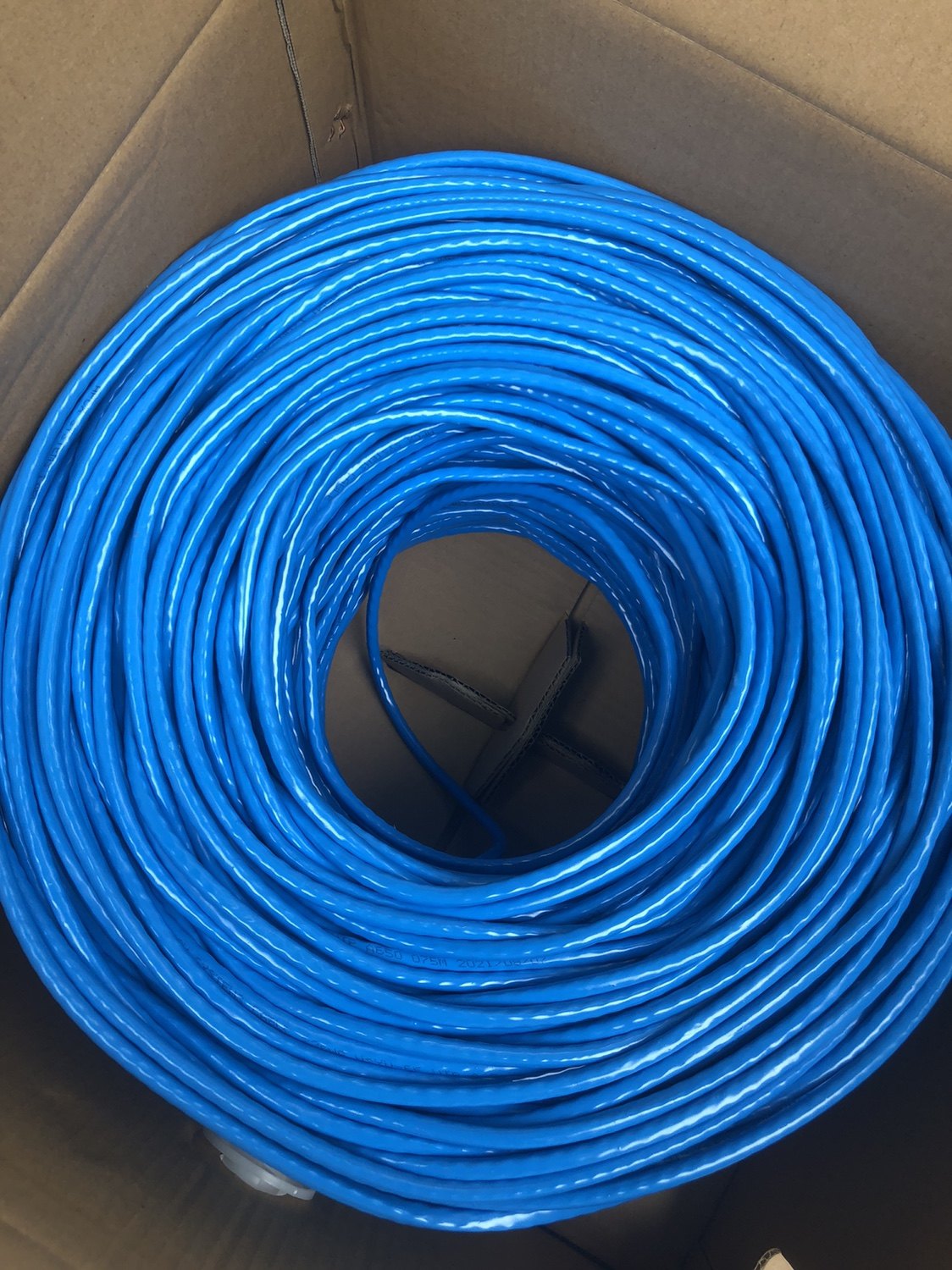 六类纯铜0.53网线特价处理355元一箱300米网线