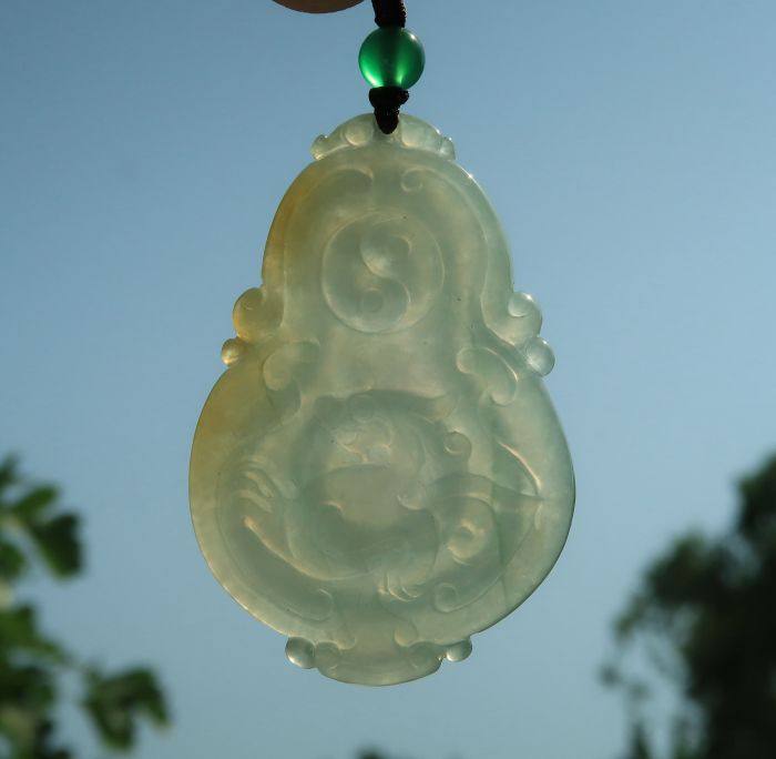 一啸千山隆和斋老坑冰种冰黄翡翠古龙龙图腾八卦颈饰