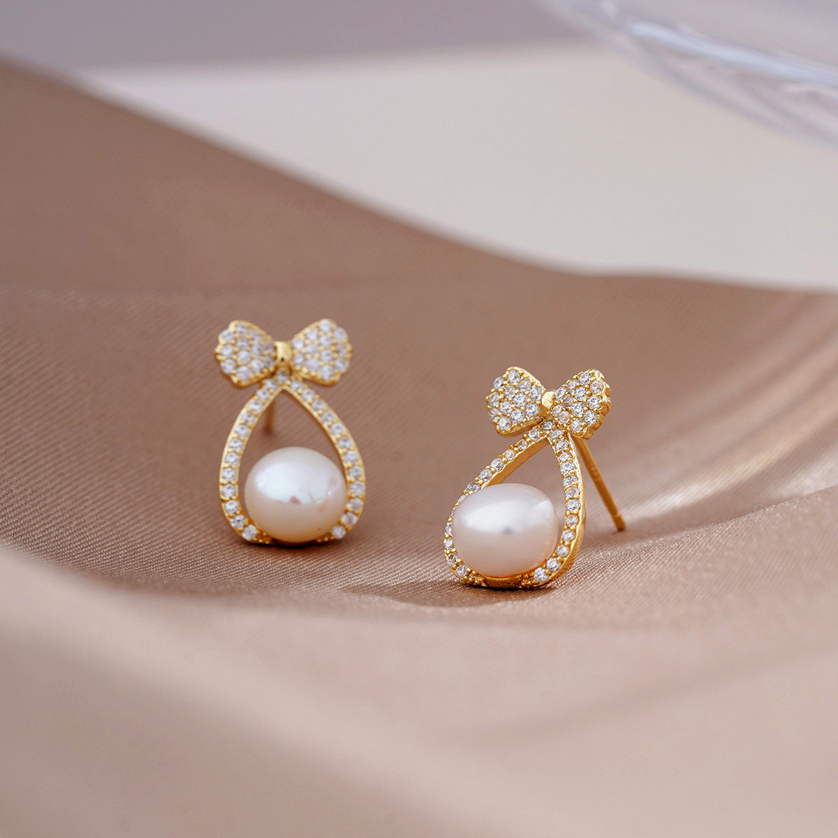 珍珠蝴蝶结耳钉特别设计耳饰气质高级耳环法式耳环