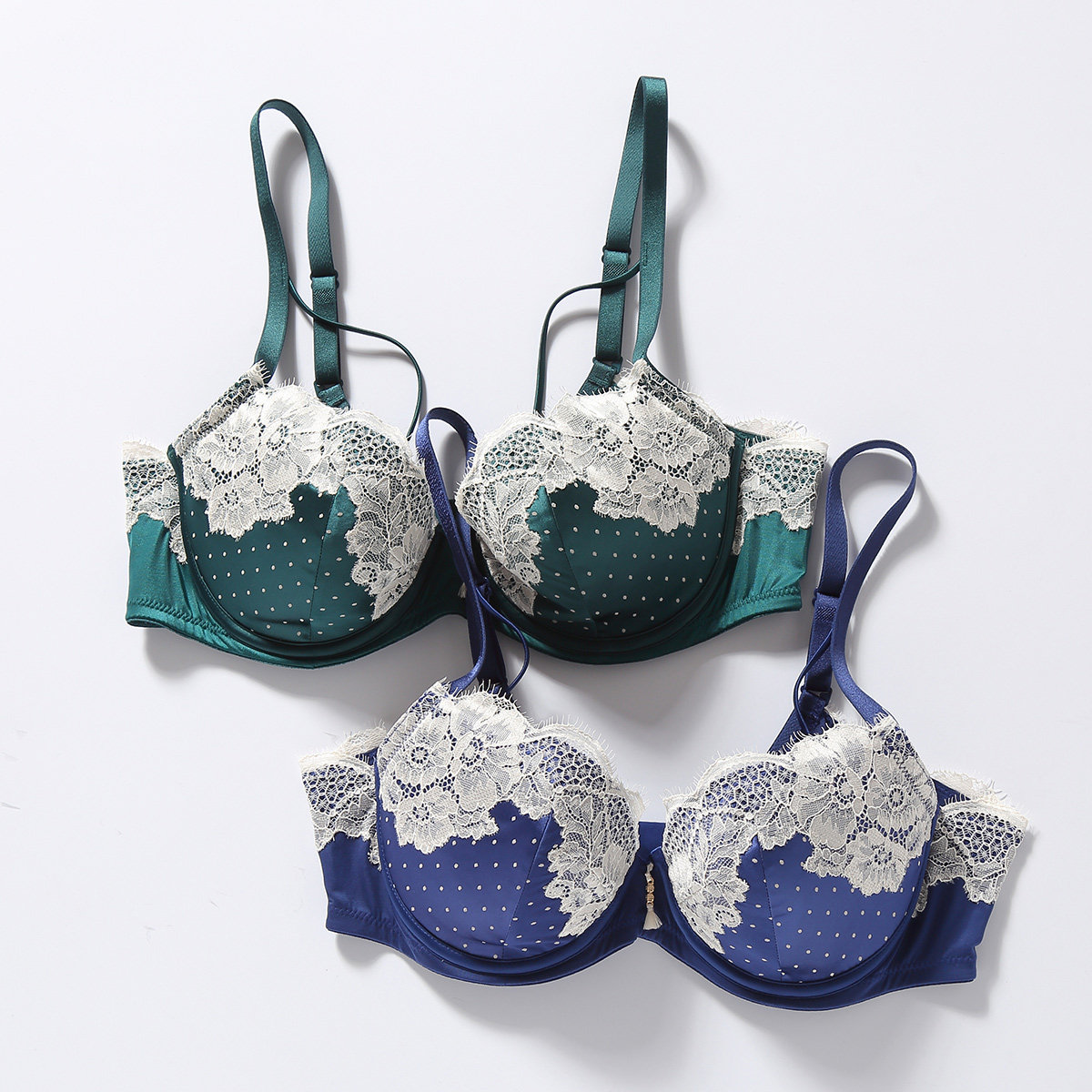 安莉芳内衣女士波点蕾丝上托大胸显小包容薄款文胸