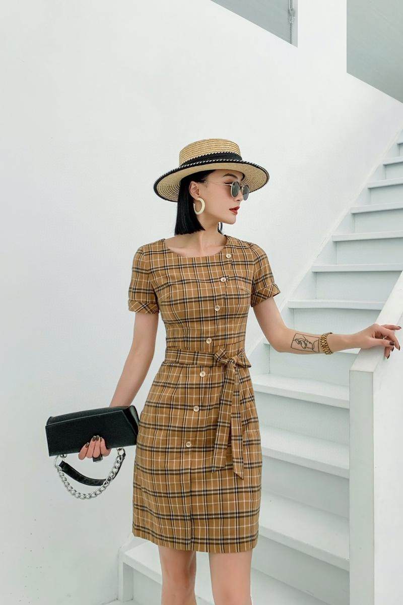 2021夏装小格子英伦风女装圆领修身收腰显瘦百搭连衣裙