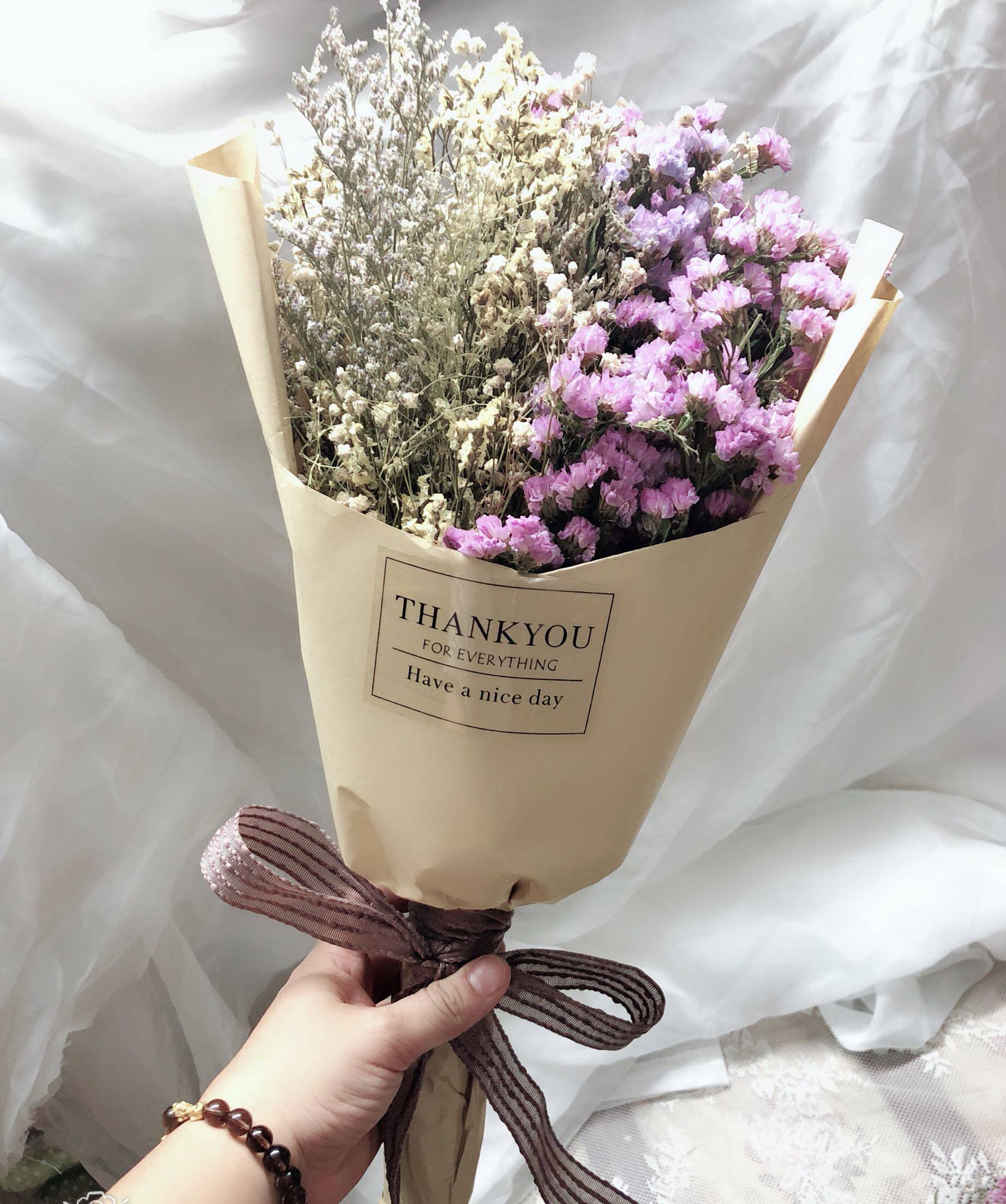 花束云南干燥勿忘我满天星干花模特手捧拍摄道具干花