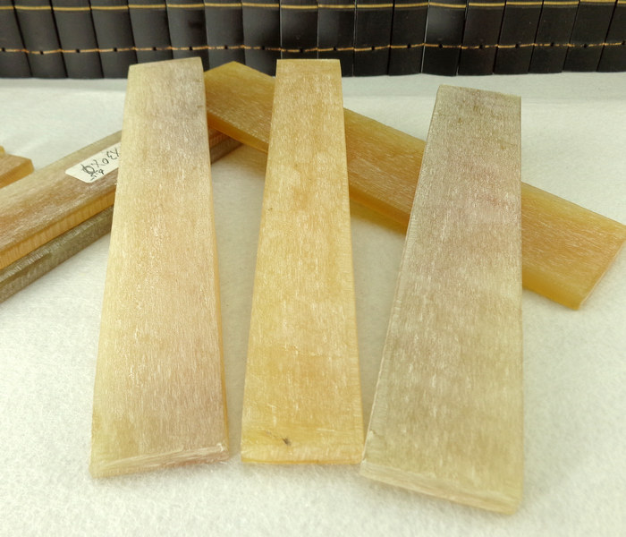 首页 痛风淘宝      特价天然黑水牛角板原料贴片牛角片明针眼镜框