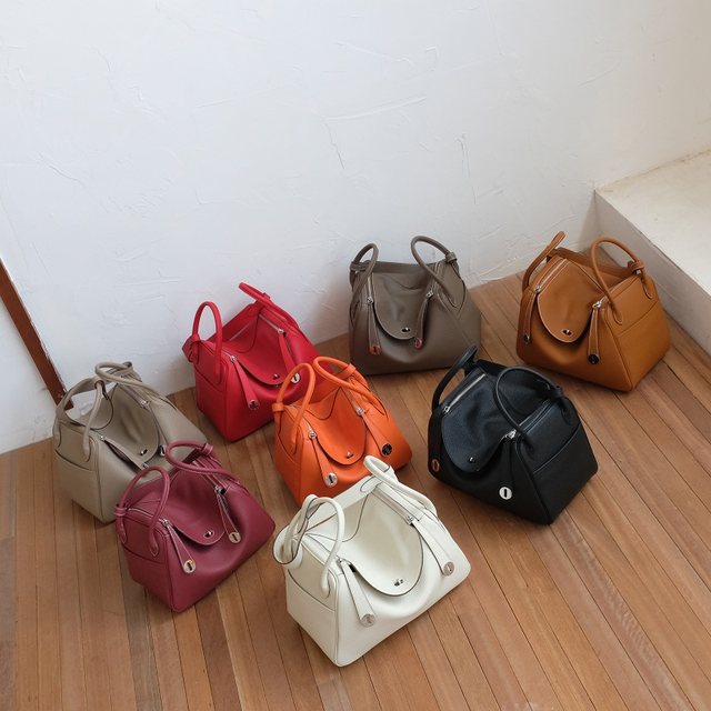2020 new women's bag Lindy bag soft leather litchi stripe platinum bag shoulder bag doctor bag medicine bag 2020 new women's bag Lindy bag soft leather litchi stripe platinum bag shoulder bag doctor bag medicine bag